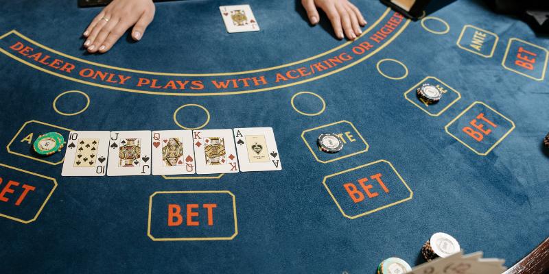 Chi tiết cách chơi Baccarat người mới nhất định phải biết